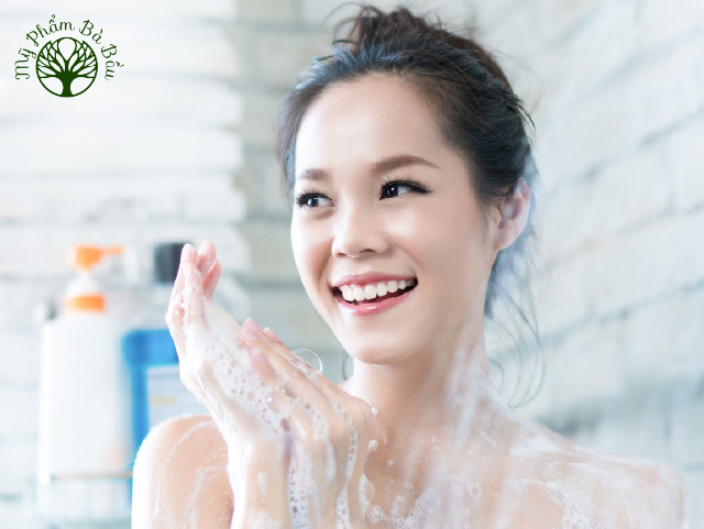 Sử dụng sữa tắm đúng cách giúp cải thiện kết cấu làn da hiệu quả