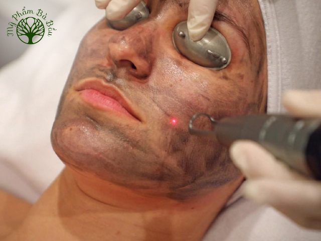 Tia laser được sử dụng phổ biến trong điều trị các bệnh lý về sức khỏe hoặc các vấn đề về da