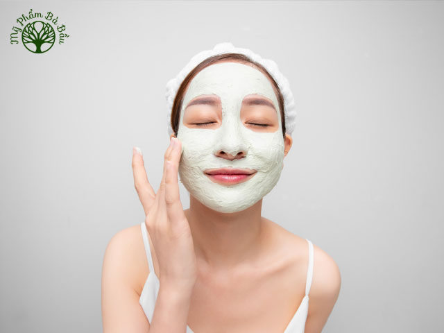 Đắp mặt nạ giúp da mềm mại, mát lạnh và ẩm mượt hơn