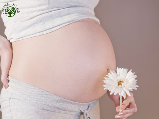 Dấu hiệu mang thai bé gái dựa vào vị trí và hình dáng bụng