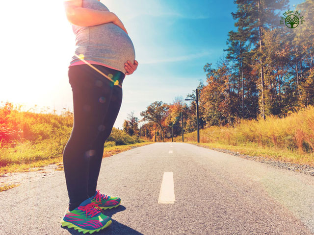 Mẹ bầu có thói quen đi bộ sẽ giảm nguy cơ mắc bệnh cao huyết áp và tiền sản giật