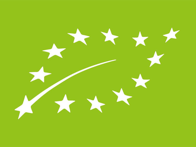 Chứng nhận hữu cơ Organic EU có biểu tượng chiếc lá xếp trên 12 ngôi sao trắng trên nền xanh