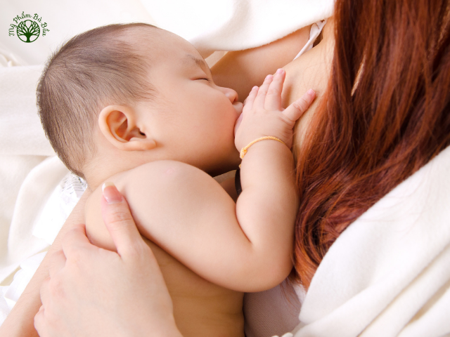 Gọi sữa là phương pháp kích thích bầu ngực của mẹ sản xuất sữa nhiều hơn sau sinh cho bé con