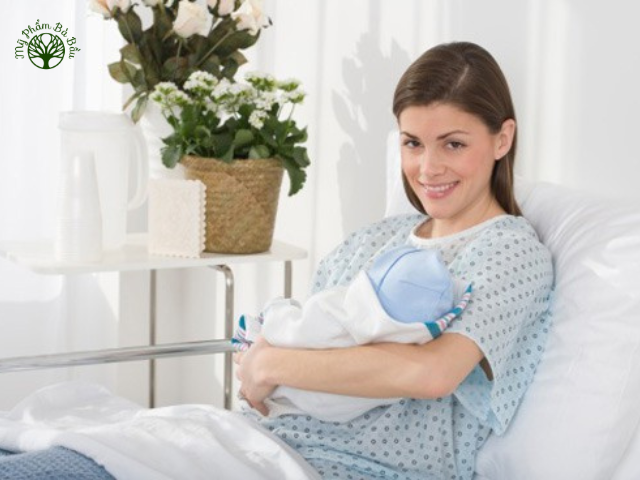 Mẹ tập ngồi dậy sớm sau sinh mổ đem lại nhiều lợi ích cho sức khỏe và cơ thể