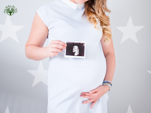 Khám thai chủ yếu là siêu âm nên mẹ bầu cần mặc đầm bầu thoải mái, rộng rãi để thuận tiện hơn