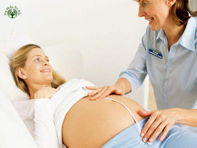 Khám thai định kỳ là cách để theo dõi tốt sức khỏe của mẹ và sự phát triển của bé qua từng giai đoạn