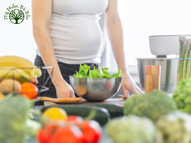 Chế độ ăn đầy đủ dưỡng chất góp phần làm đẹp da, tốt cho sức khỏe của mẹ bầu
