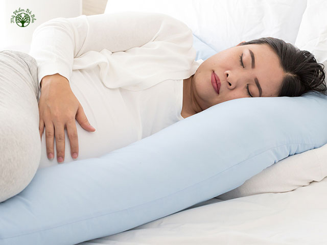 Đầu tư thêm các loại gối ôm sẽ giúp mẹ thoải mái và có giấc ngủ ngon hơn