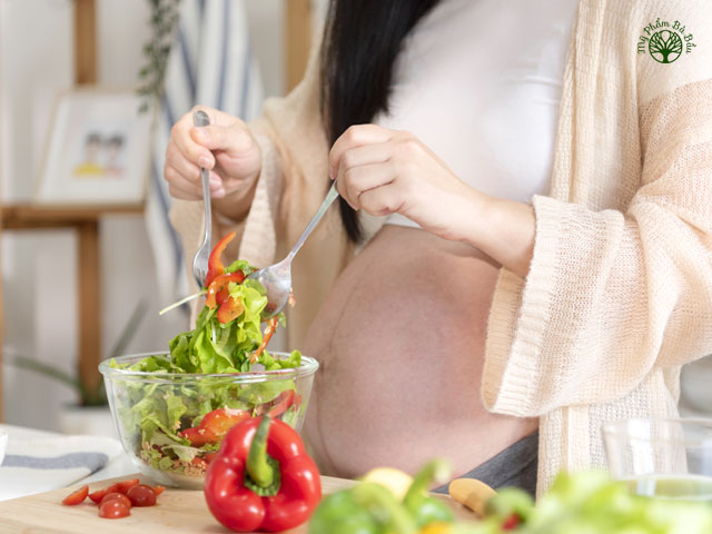 Chế độ dinh dưỡng khi mang thai còn phụ thuộc vào sức khỏe và cân nặng của mỗi mẹ